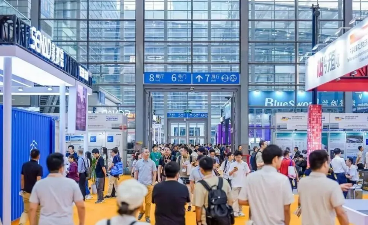 破解仓储空间痛点！牛眼智能小型四向车亮相LogiMAT，刷新存储密度极限